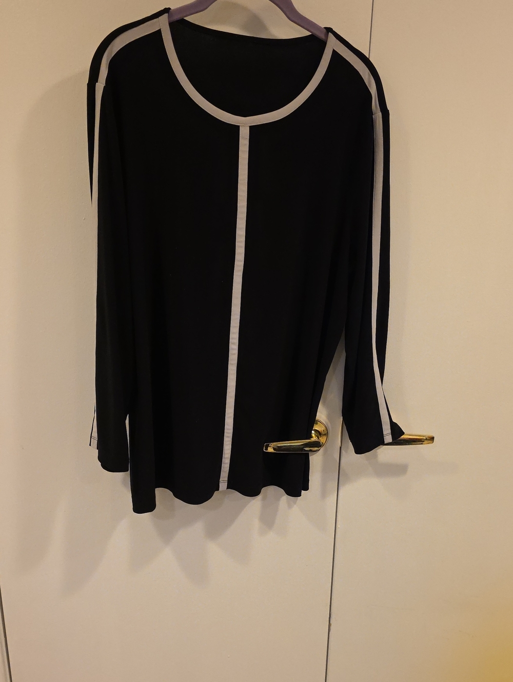 Anne Klein Women's Black Long Sleeve Top with White Trim Size XL